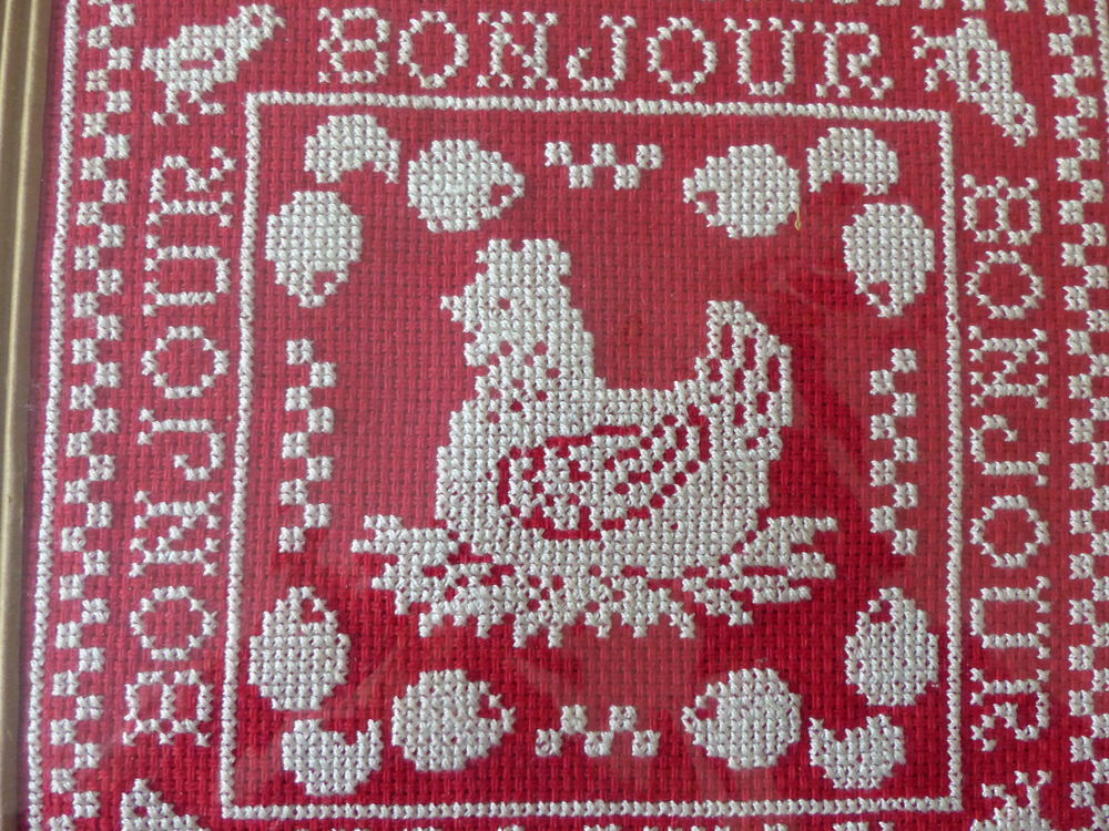 pour cadeau, d&eacute;j&agrave; emball&eacute; pour vous,
Poule et ses oeufs
Décoration