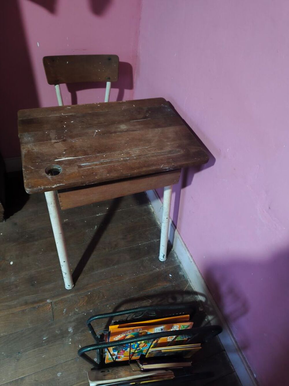 40€ bureau enfant j'en ai deux pareilles Meubles