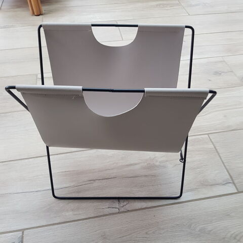 porte revue en m�tal noir et toile en cuir synth�tique beige 8 Maltot (14)