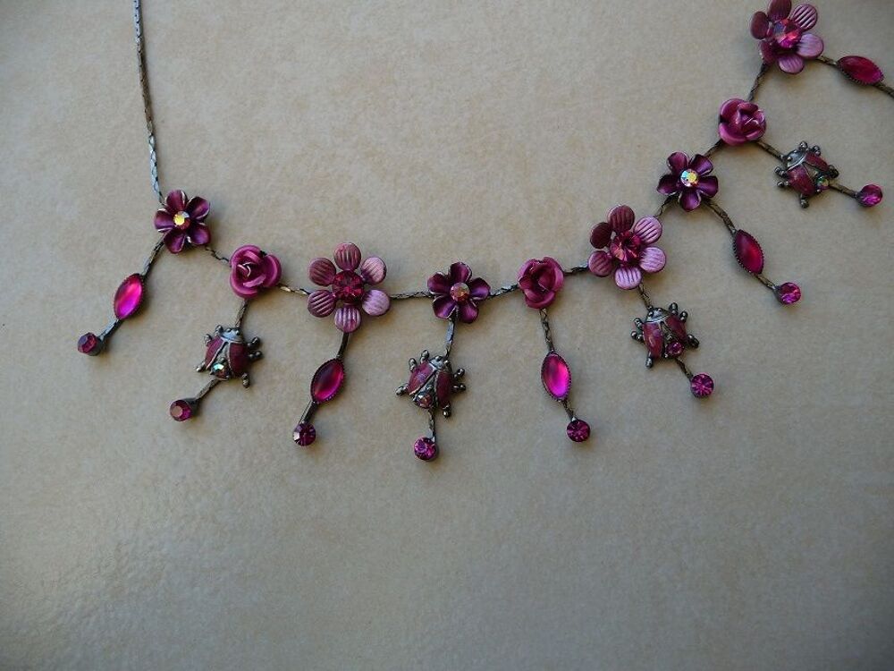 Collier tons roses motifs fleurs et coccinelles - Neuf Bijoux et montres