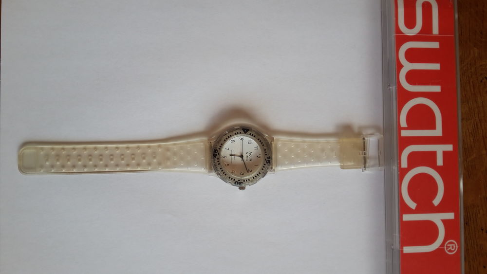 Montre SWATCH de collection Water Resistant 30m Unisexe 24cm Bijoux et montres