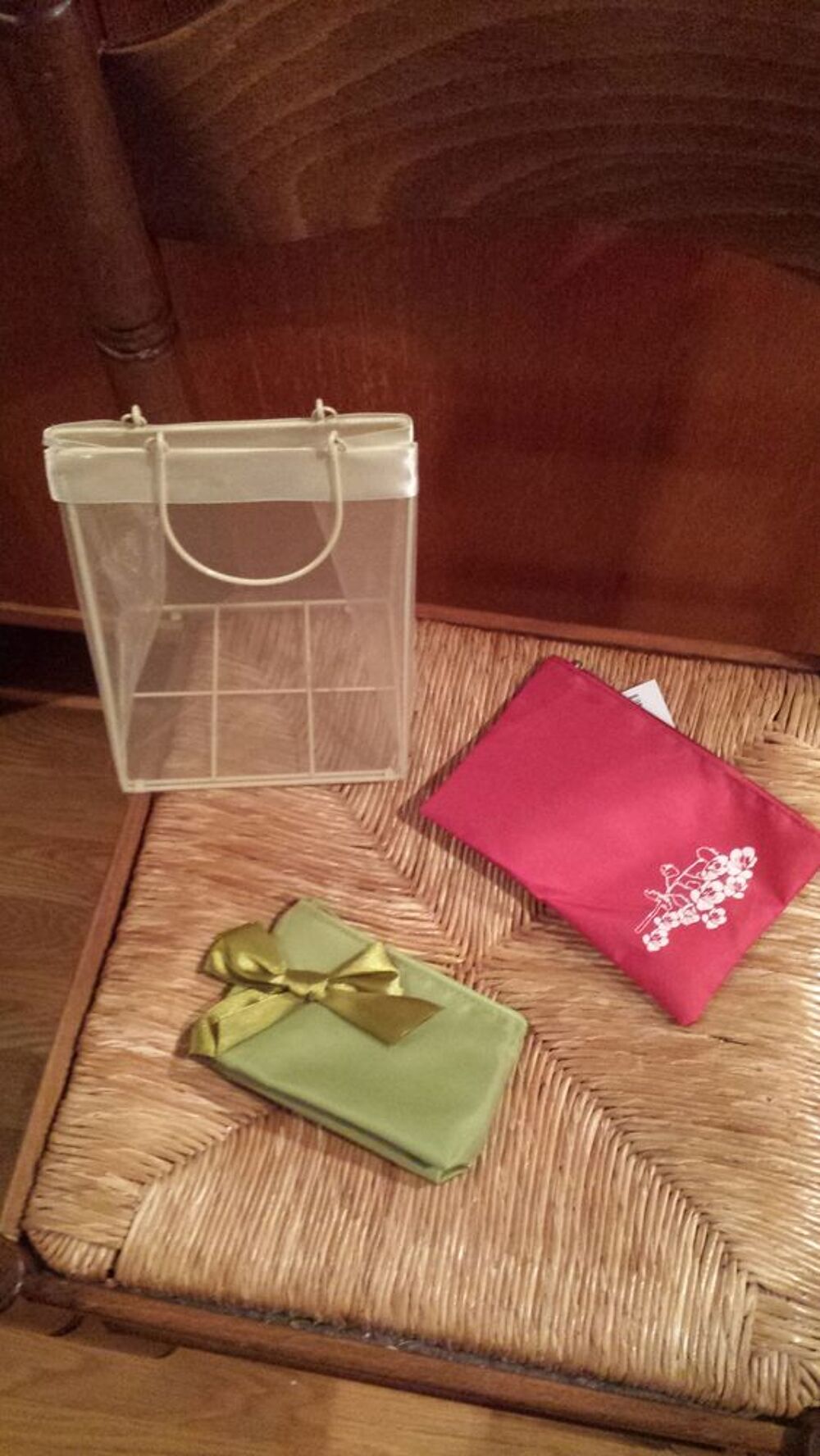 3 diff&eacute;rentes pochettes neuves Maroquinerie