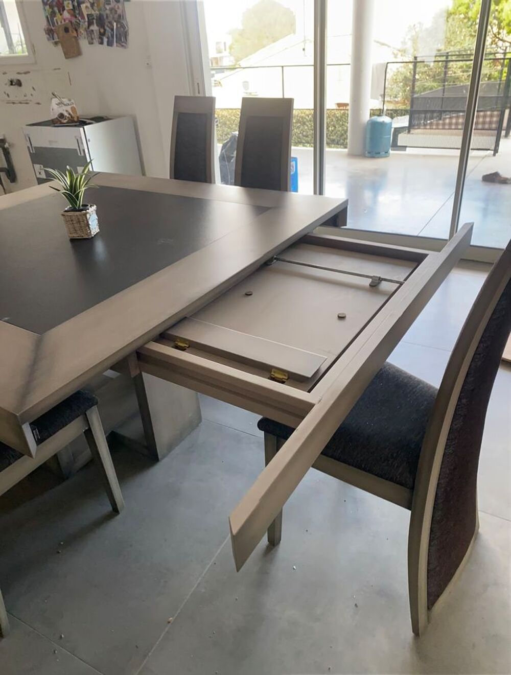 belle table carr&eacute;e 140x140 avec rallonges et 6 chaises Meubles