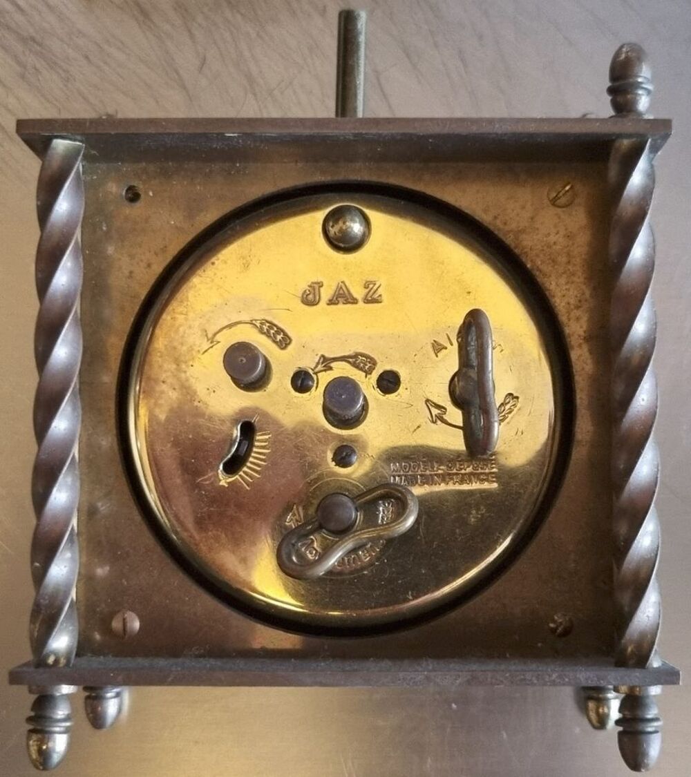 R&eacute;veil de la marque JAZ mod&egrave;le Tiaric de 1957 en laiton Bricolage