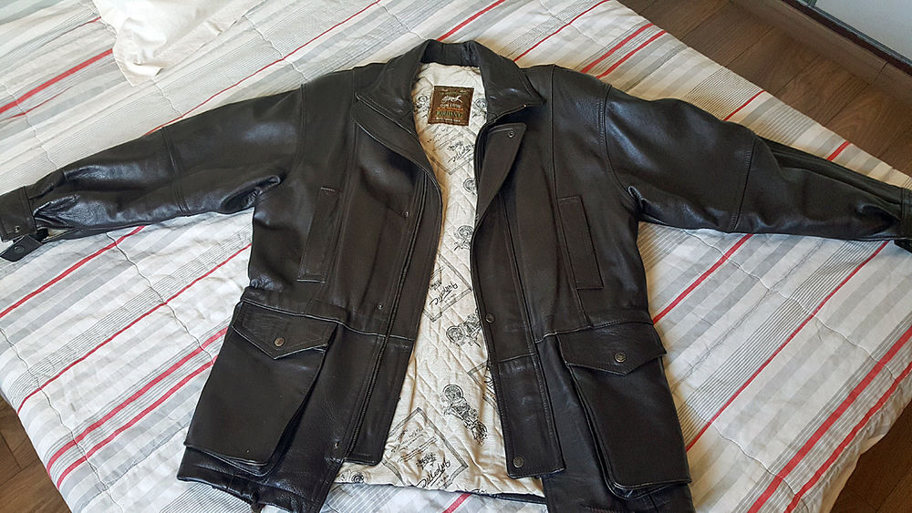 Vaste cuir Vtements