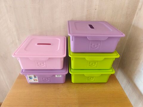 5 boites de rangement en plastique enfant Iris Ohyama
8 Vincennes (94)