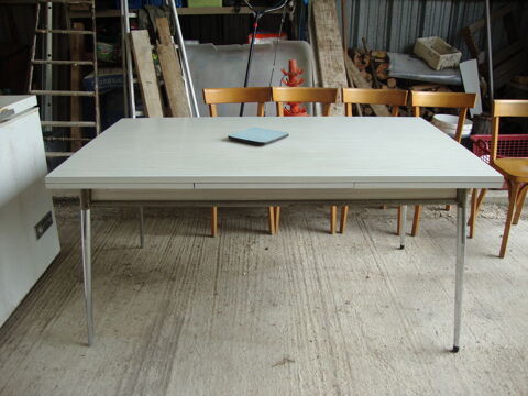 TABLE VINTAGE 50 Ouzouer-sur-Tr�z�e (45)