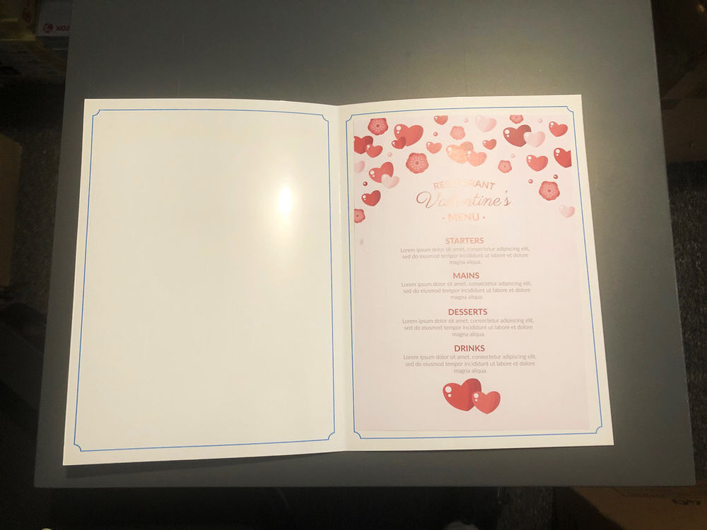 50 porte menus en carton plastifi&eacute; Décoration