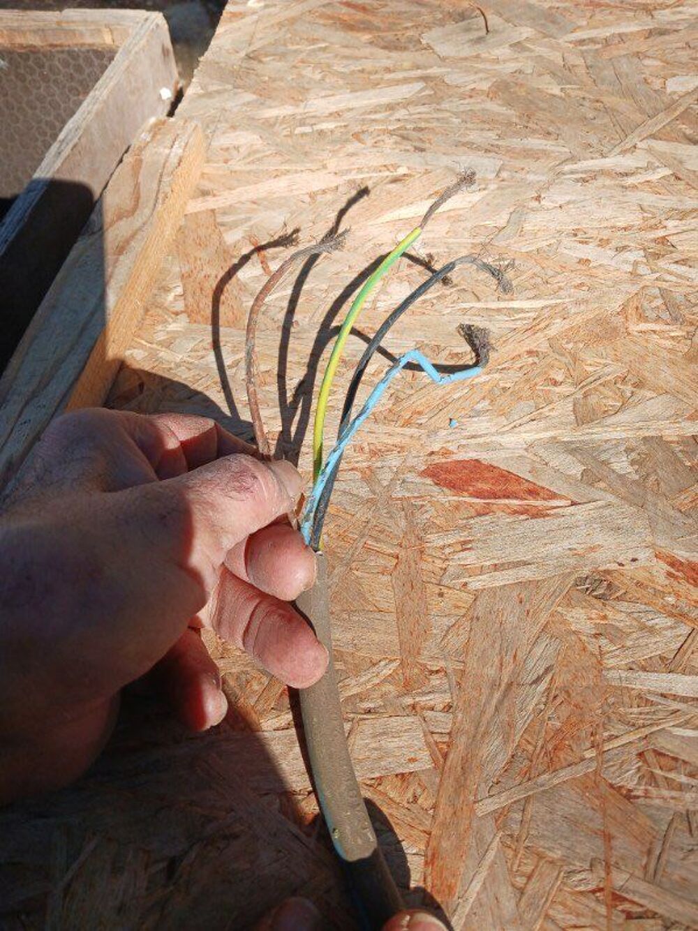 47 m de Cable &eacute;lectrique pour pompe immerg&eacute;e 4G x1,5 Bricolage