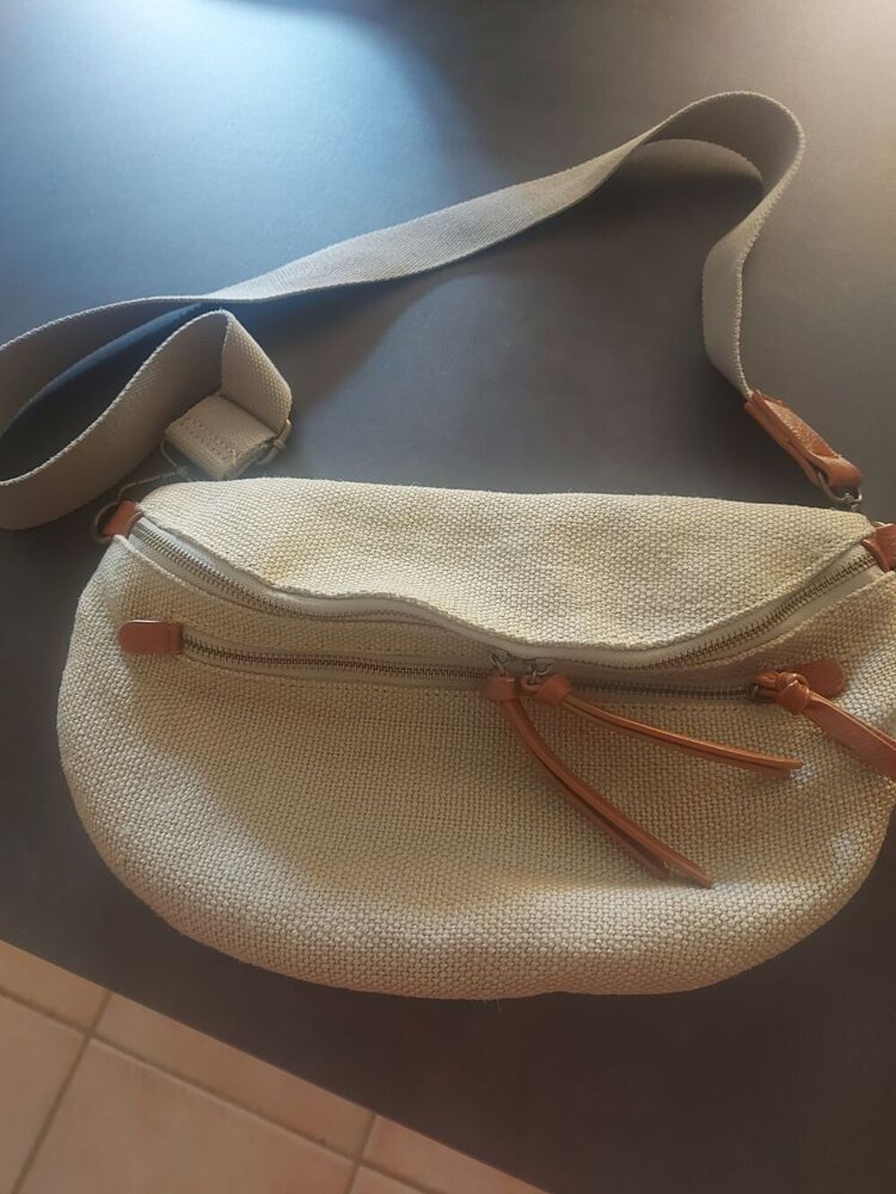 tr&egrave;s joli sac banane en tissu toile tiss&eacute;e Maroquinerie