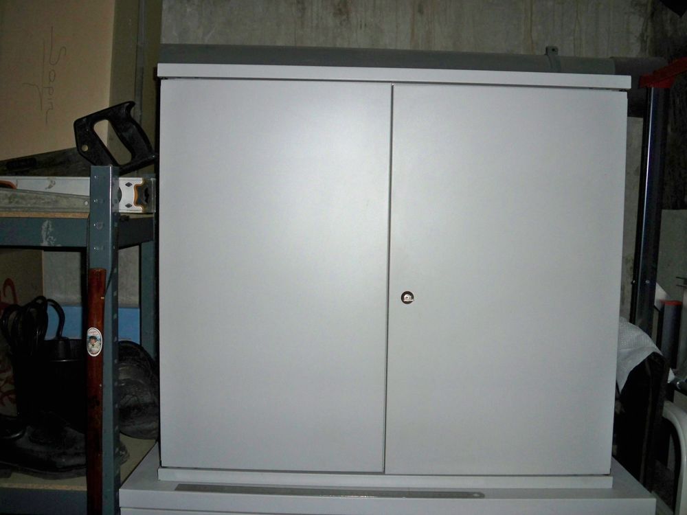 Armoire m&eacute;tallique avec cl&eacute; Meubles