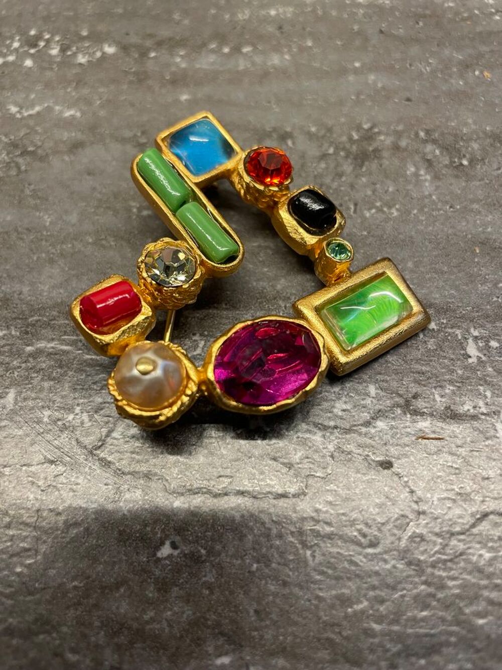 Superbe Broche coeur dor&eacute; multicolore Christian LACROIX Bijoux et montres