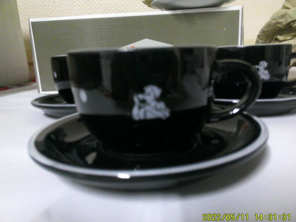 Lot de ( 3 ) Belle Tasses et sous - Tasses noir Décoration