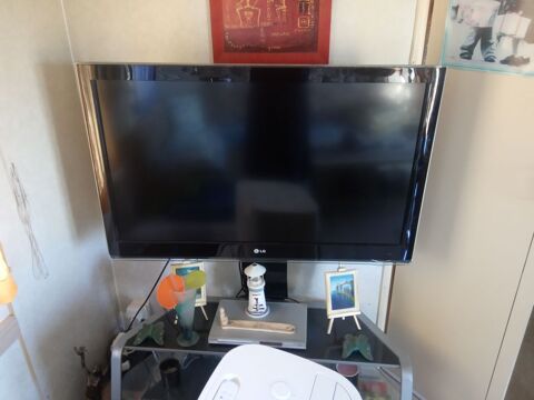 Tlviseur. Marque LG grand cran+ meuble trs bon tat 100 Bourret (82)