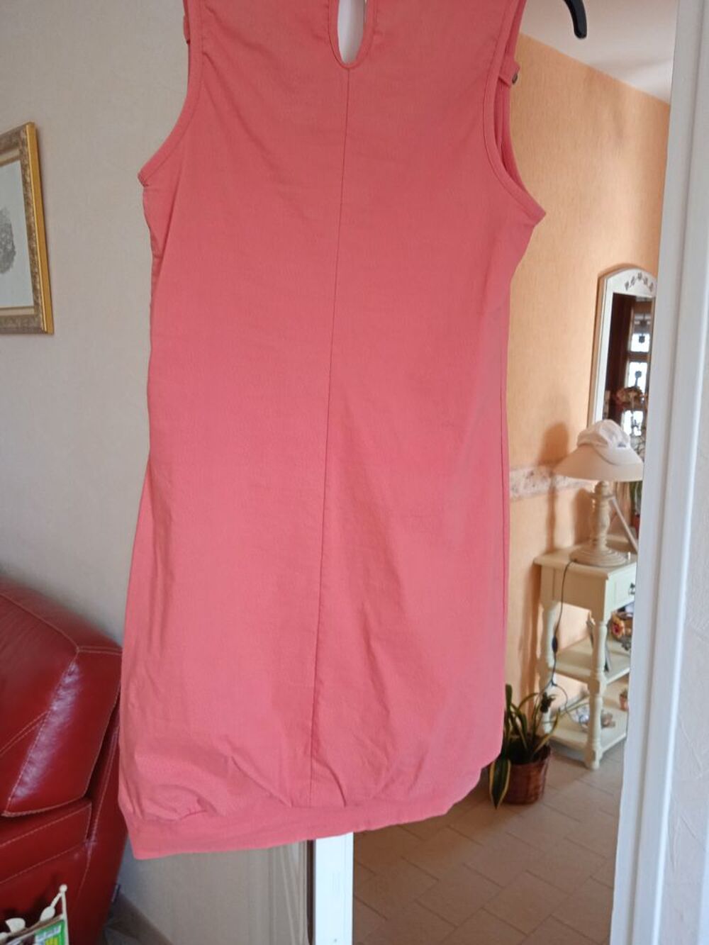 une robe d'&eacute;t&eacute; sans manches Vêtements