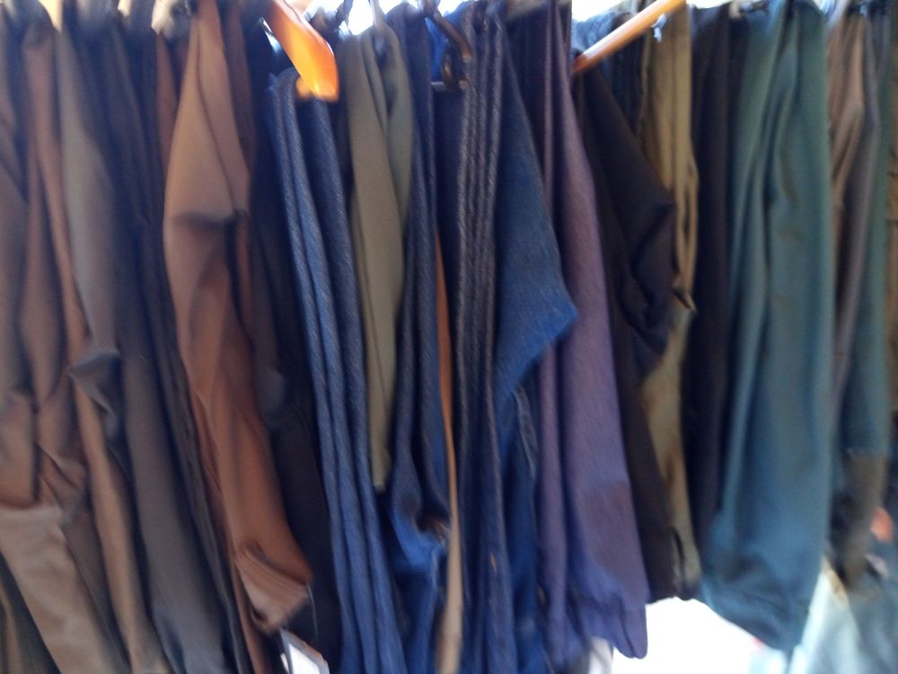 UN LOT DE VETEMENT NEUF 
Vêtements