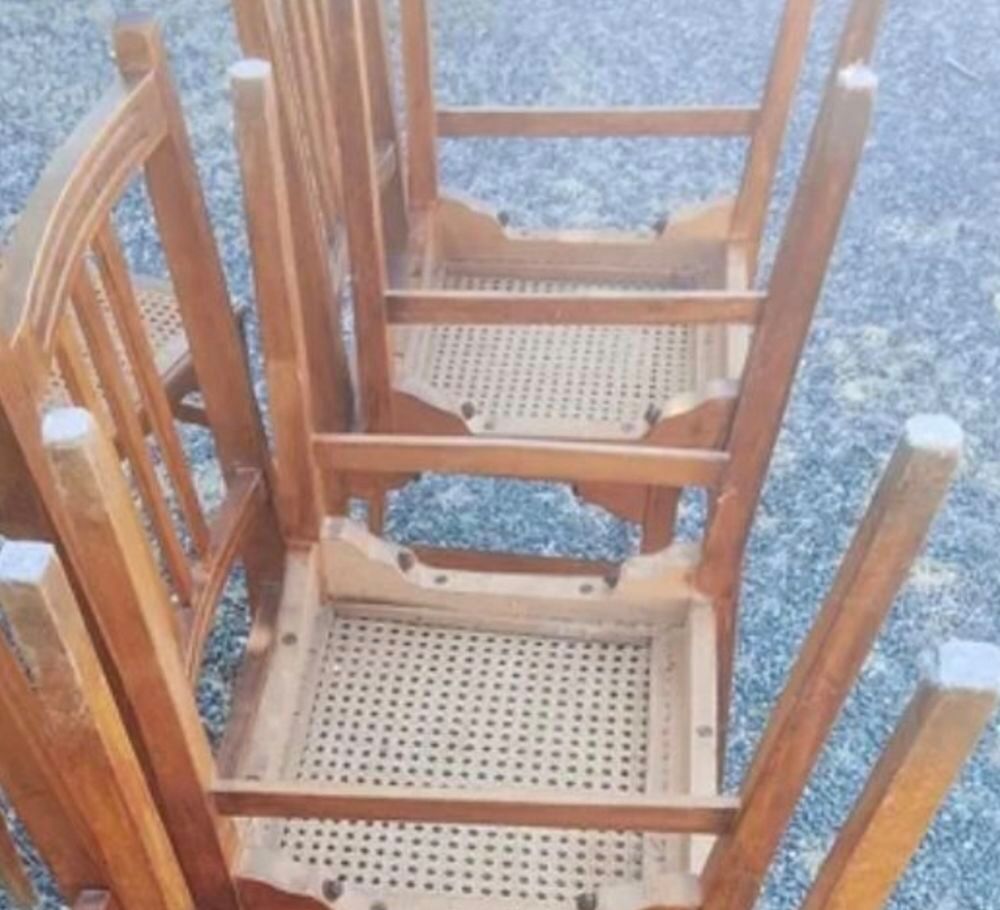 3 chaises can&eacute;es Meubles