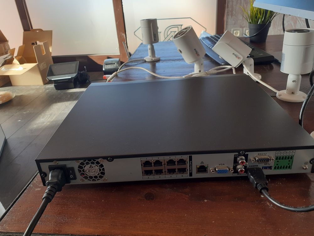 Syst&egrave;me de Surveillance Dahua : NVR DHI-NVR4204-P + 5 Cam&eacute;ra Matériel informatique