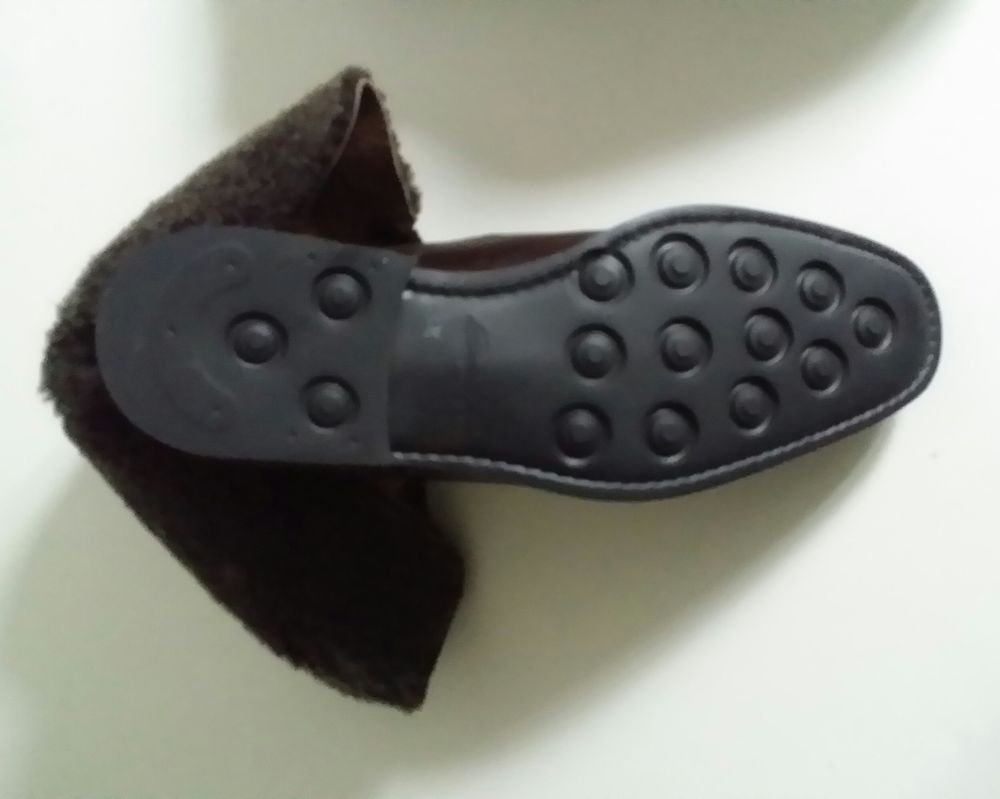 Bottes fourr&eacute;es de marque SANTONI
Chaussures
