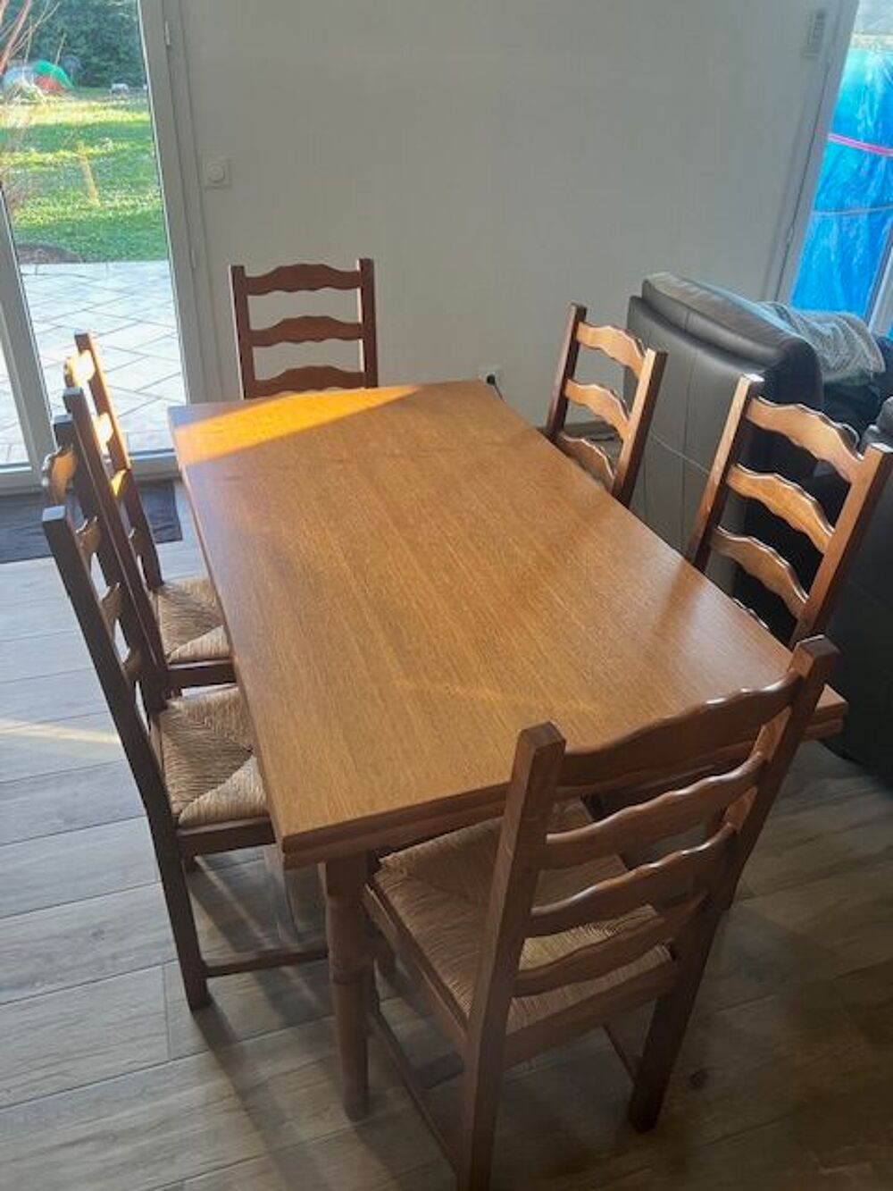 table salle &agrave; manger en bois avec 6 chaises Meubles