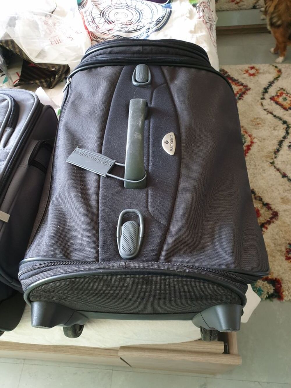 d un sac a roulettes Meubles
