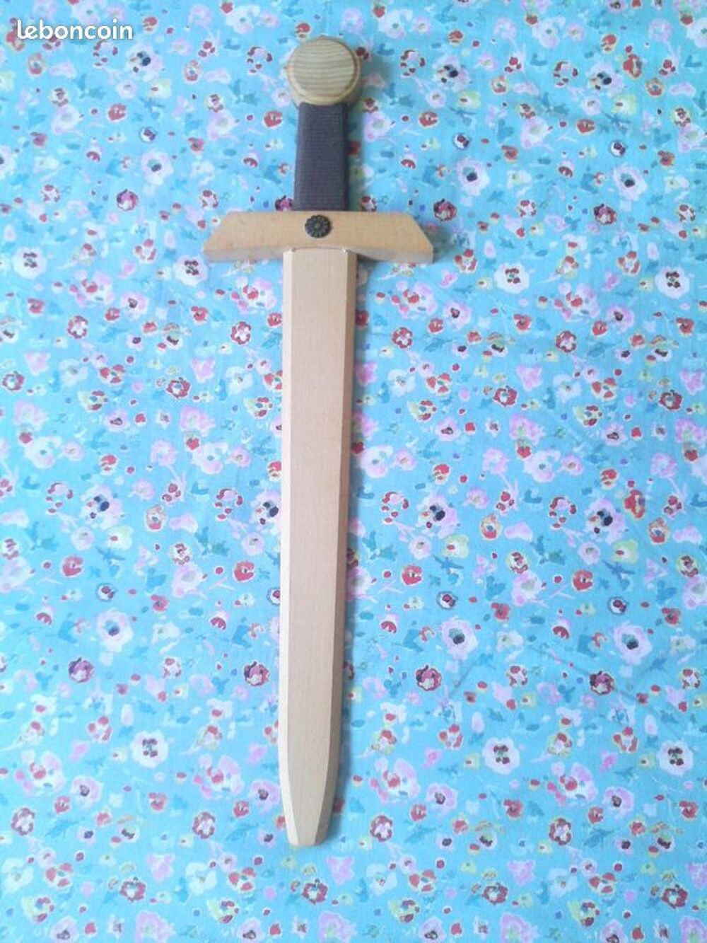 Belle &eacute;p&eacute;e en bois
Jeux / jouets