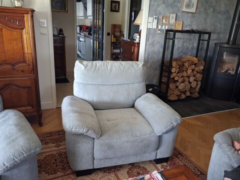canapé 3 places et 2 fauteuils assortis gris. Couzeix (87)