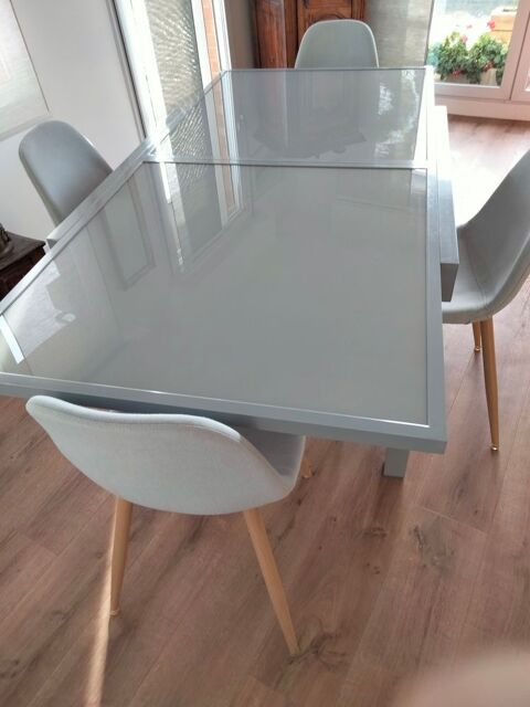 table et 4 chaises 200 Calais (62)
