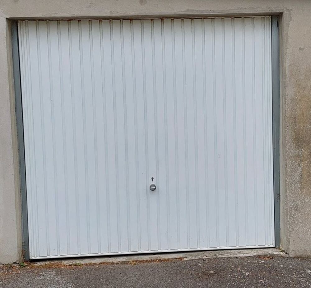 Vente Parking/Garage box 15 m2 extérieur fermé, bétonné, quartier gare Saint-malo
