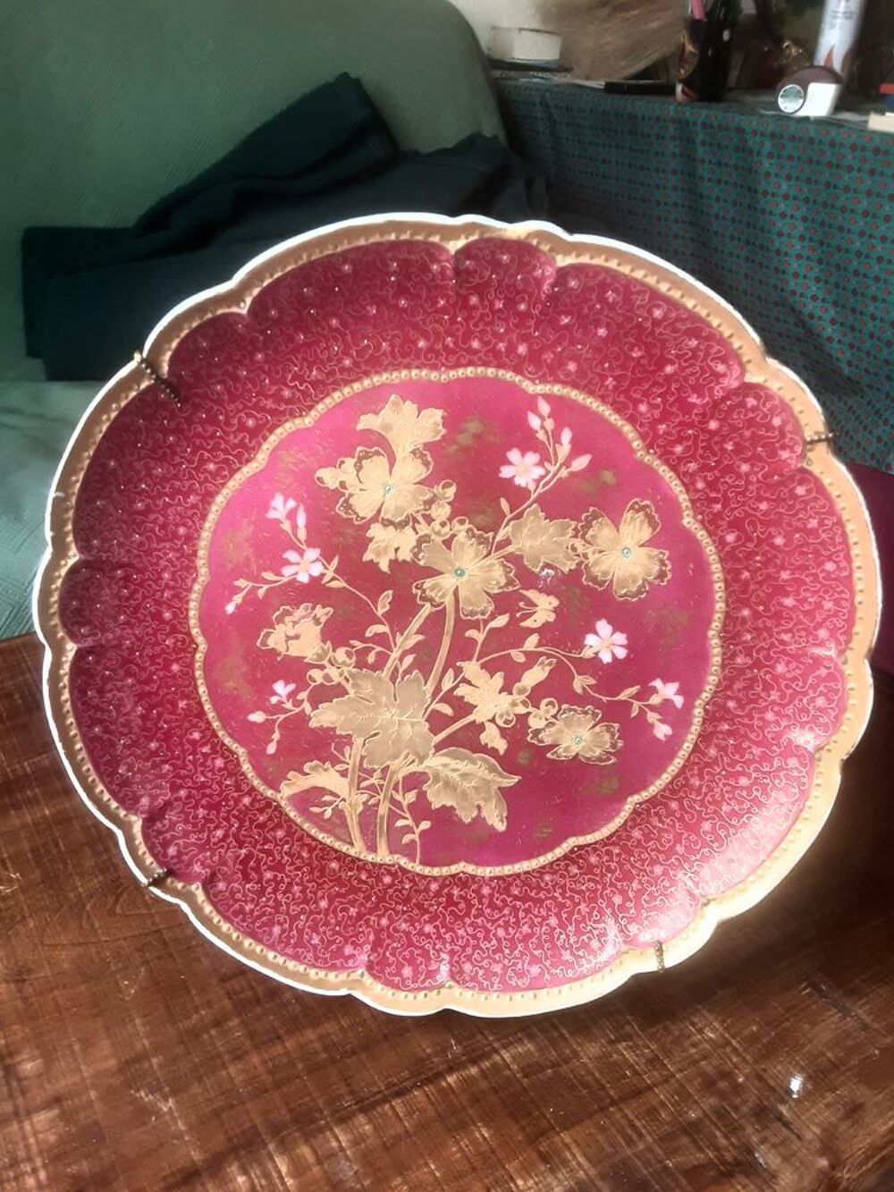 Assiette d&eacute;corative. 