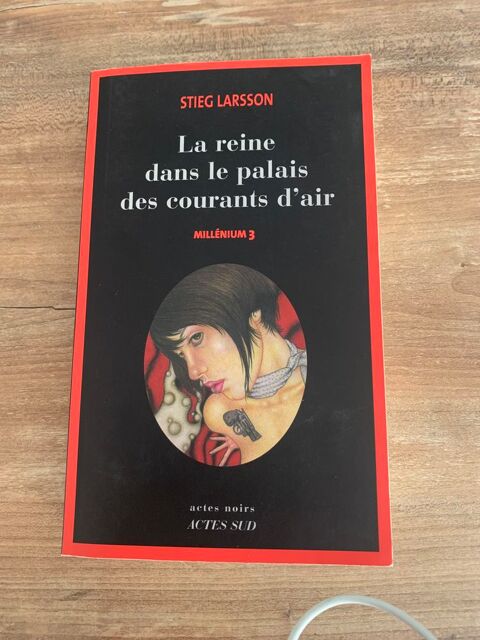 Livre     La reine dans le palais des courants d' ai 5 Saleilles (66)