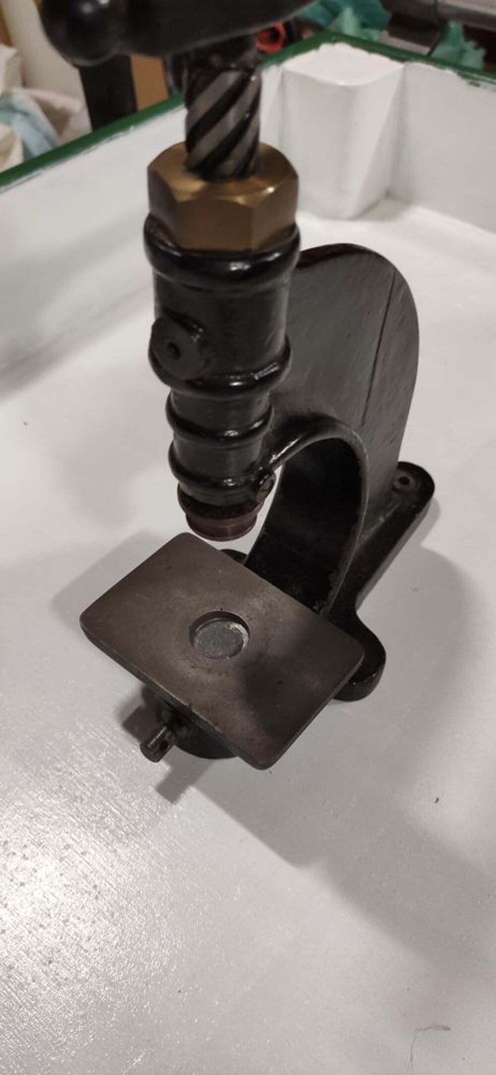 Presse &agrave; oeillets
Bricolage