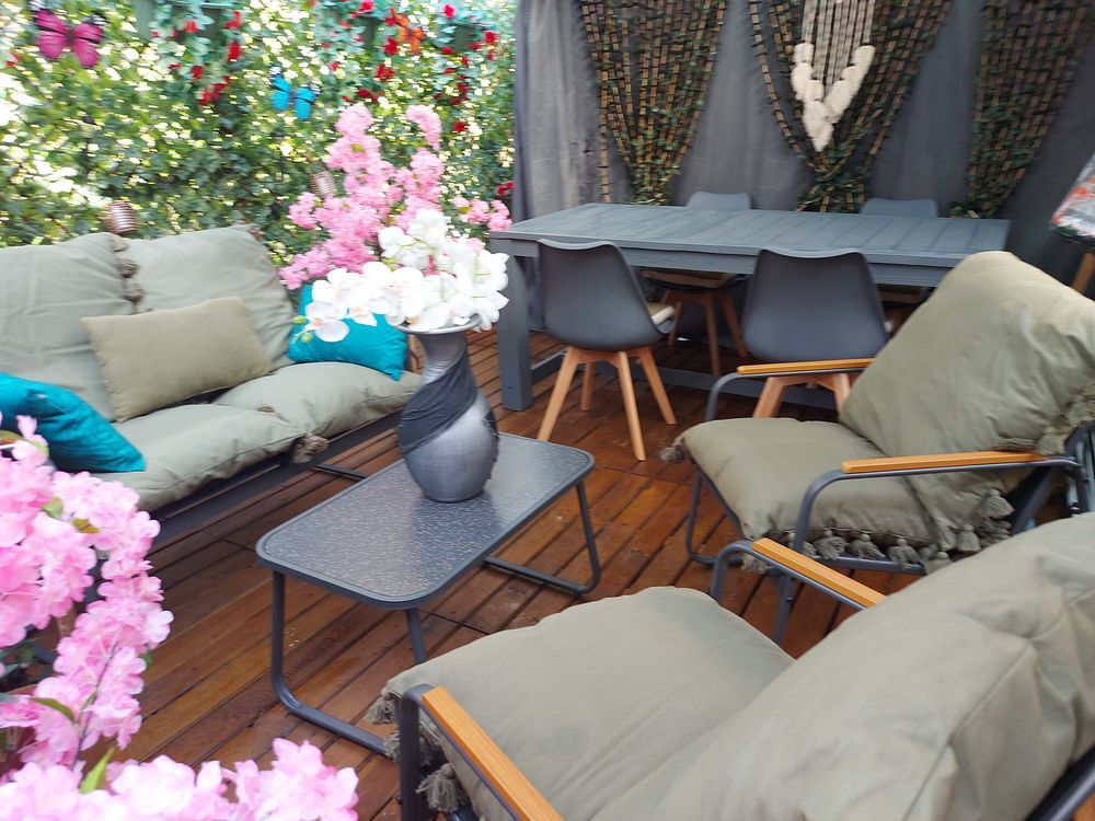 salon de jardin +coussins+table + 4 chaises Meubles
