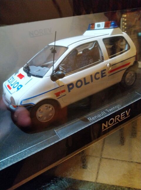 RENAULT TWINGO 1995 POLICE NOREV 1/18 65 Valleiry (74)