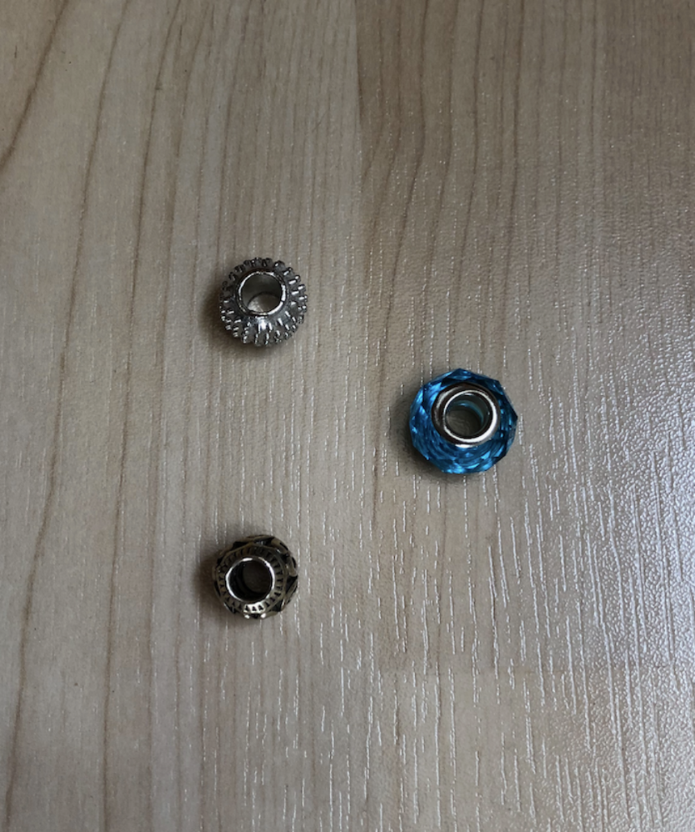 Charms avec coeurs ou picots ou bleu Bijoux et montres