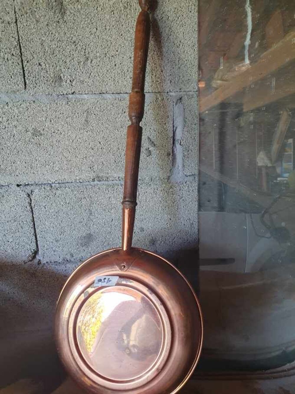 CHAUFFE LIT ANTIQUE AVEC MANCHE BOIS A CHARBON , BRAISE. Bricolage