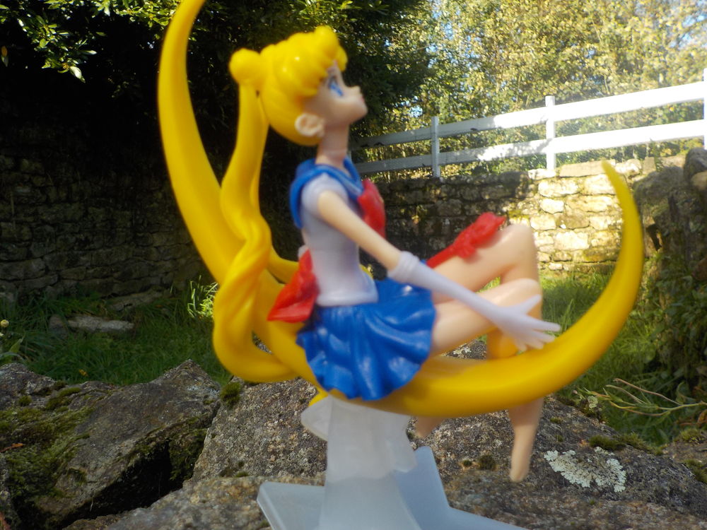 FIGURINE SAILOR MOON avec son socle 15 cm Jeux / jouets