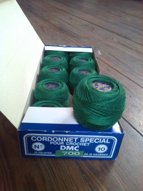 Pelotes de coton DMC Cordonnet N�10 / Vert prairie n� 700 Saint-Mand� (94)