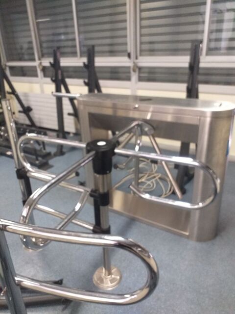  tourniquet avec lecteur  badge
650 Vierzon (18)