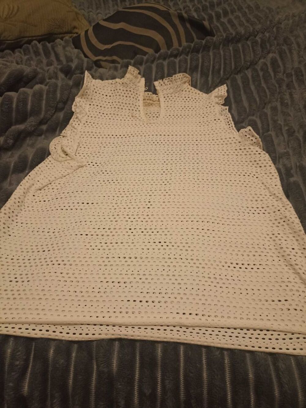 gros plastique d'habit femme du 38 au 42 robe . pulls.pantalons vestes chaussures 36 basket chaussure a talons jamais port&eacute; Vêtements