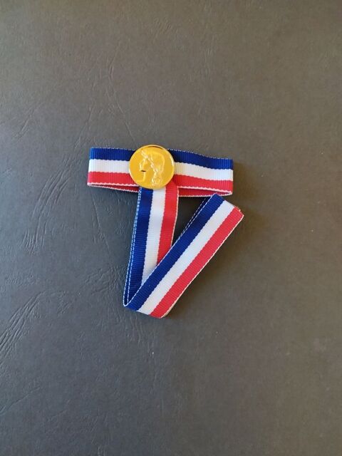 Ruban tricolore pour dipl�me avec Marianne dor�e 1 Mers-les-Bains (80)