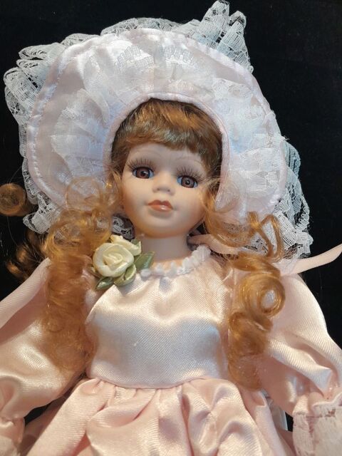 Poupe ancienne de collection  les favorites du Roi  38 Tours (37)