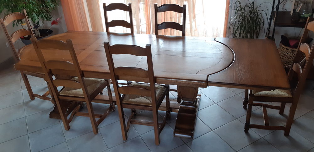 VAISSELIER + TABLE + 6 CHAISES EN CHENE MASSIF
Meubles