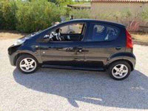 107 1.0e 12V 68ch BLUE LION 2-Tronic Black & Silver 2010 occasion Saint-Maximin-la-Sainte-Baume