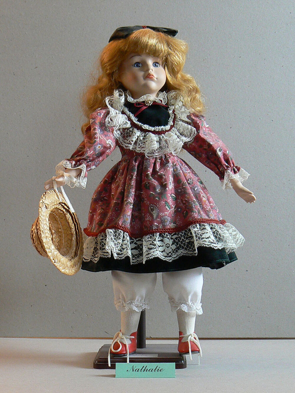 32 poup&eacute;es de collection 