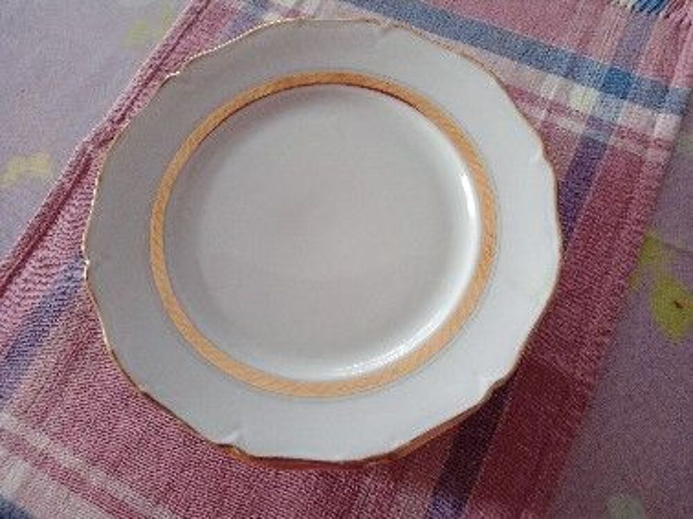 ASSIETTES DESSERT PORCELAINE BLANC OR . Décoration