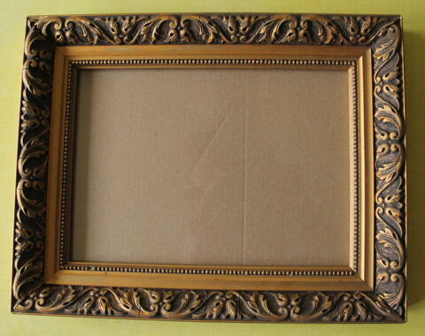 Cadre ancien en bois avec stuc dor� 50 Issy-les-Moulineaux (92)