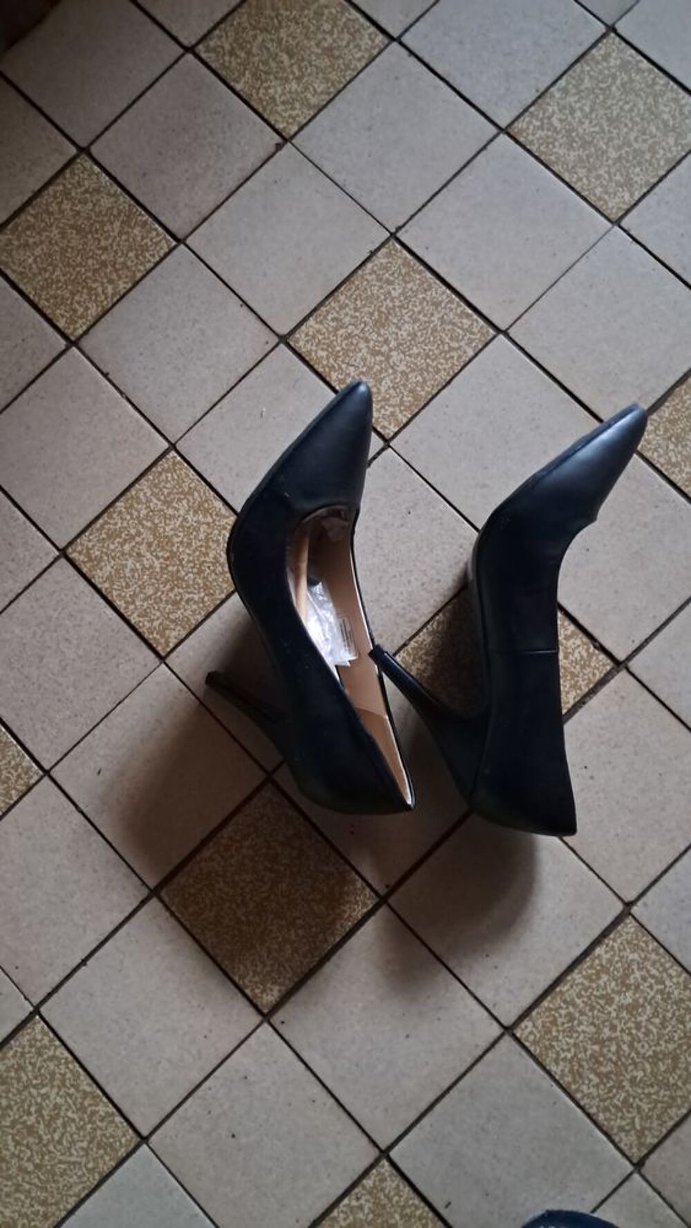 Chaussures femme noir talon 10cm aiguille. Chaussures