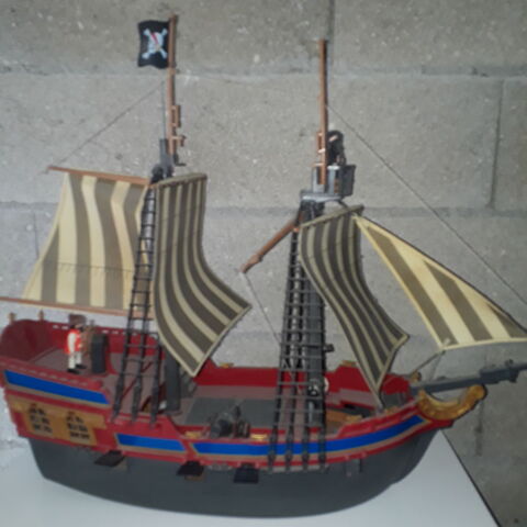 Grand bateau de pirates Playmobil 40 Villejuif (94)