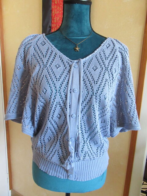 Haut bleu claire en dentelles - Cache cache - T/ 40 5 Livry-Gargan (93)
